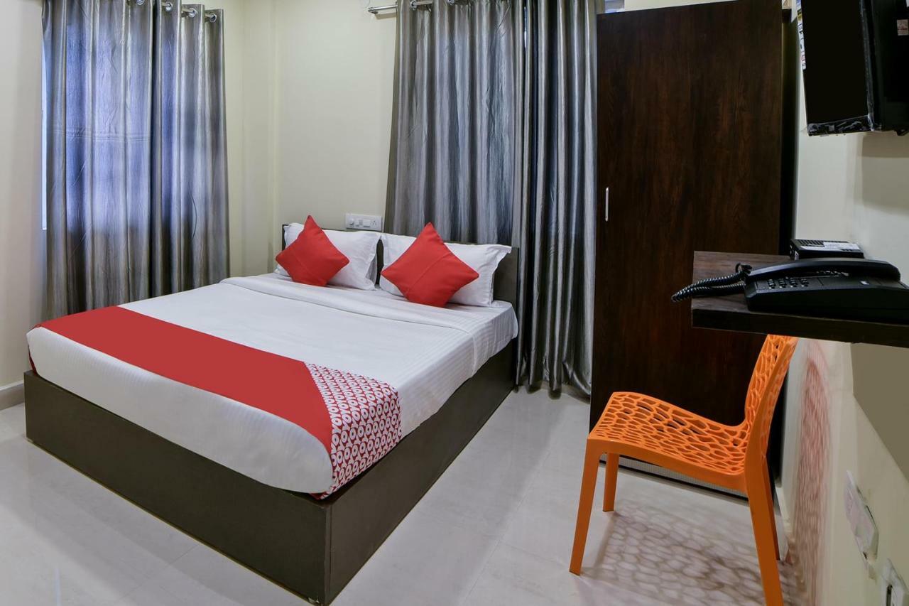 Oyo 16606 Iconic Living Hotel Haiderabad Buitenkant foto